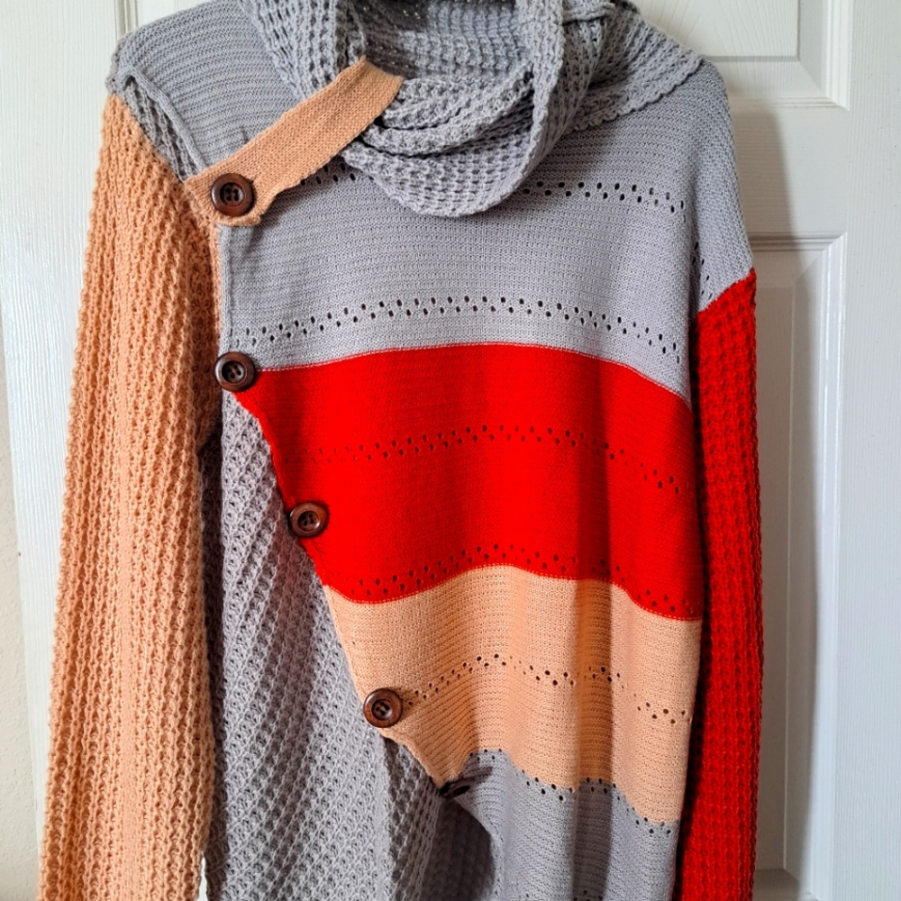 Long sleeved sweater